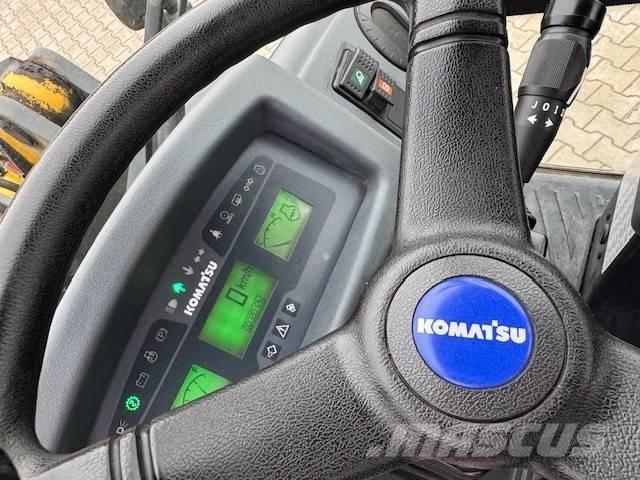 Komatsu WA 80 M Rataslaadurid