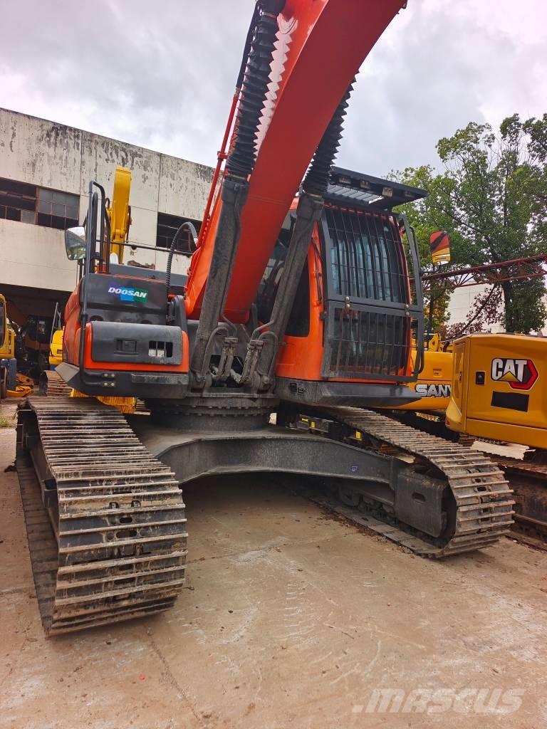 Doosan DX 300LC Roomikekskavaatorid