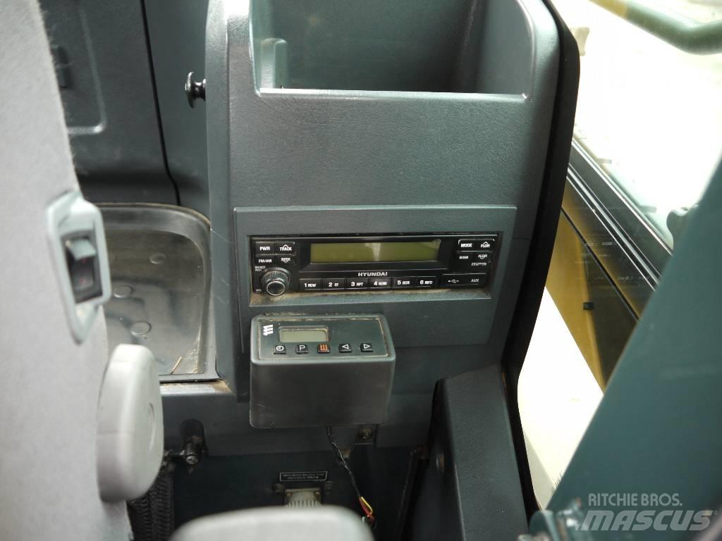 Hyundai R 220 LC-9A Roomikekskavaatorid