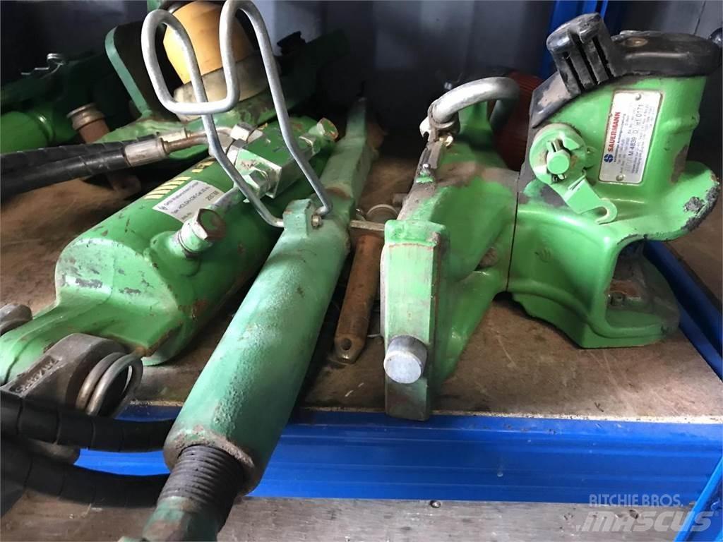 John Deere 6215R Traktorid