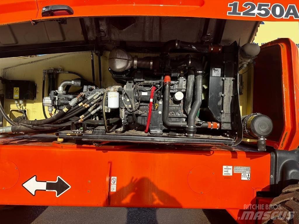 JLG 1250 AJP Iseliikuvad poomtõstukid