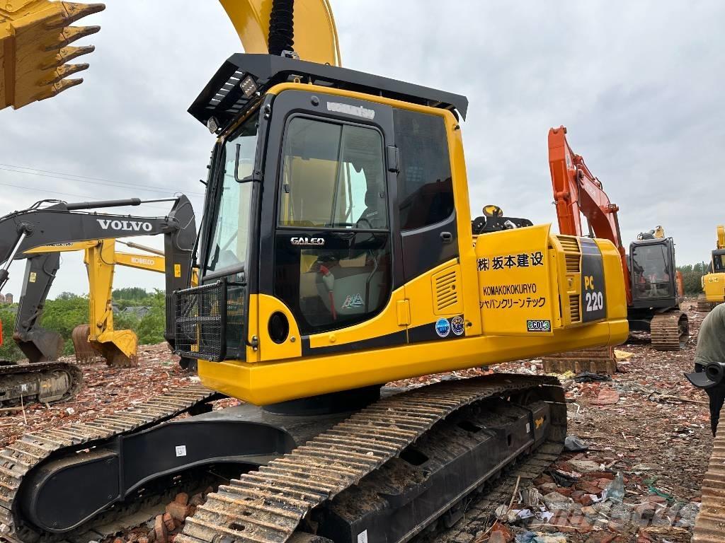 Komatsu PC 220-8M Roomikekskavaatorid
