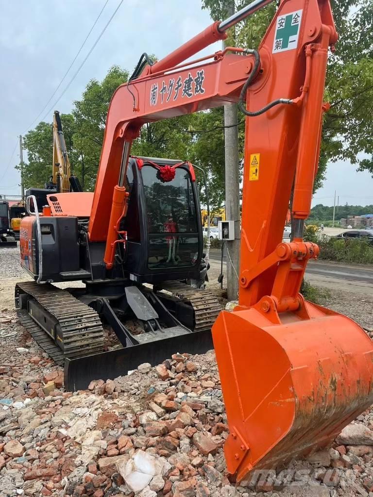 Hitachi ZX70 Väikeekskavaatorid 7t-12t
