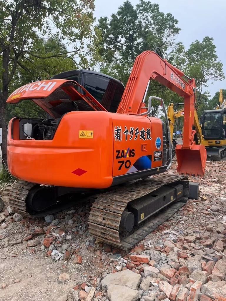 Hitachi ZX70 Väikeekskavaatorid 7t-12t