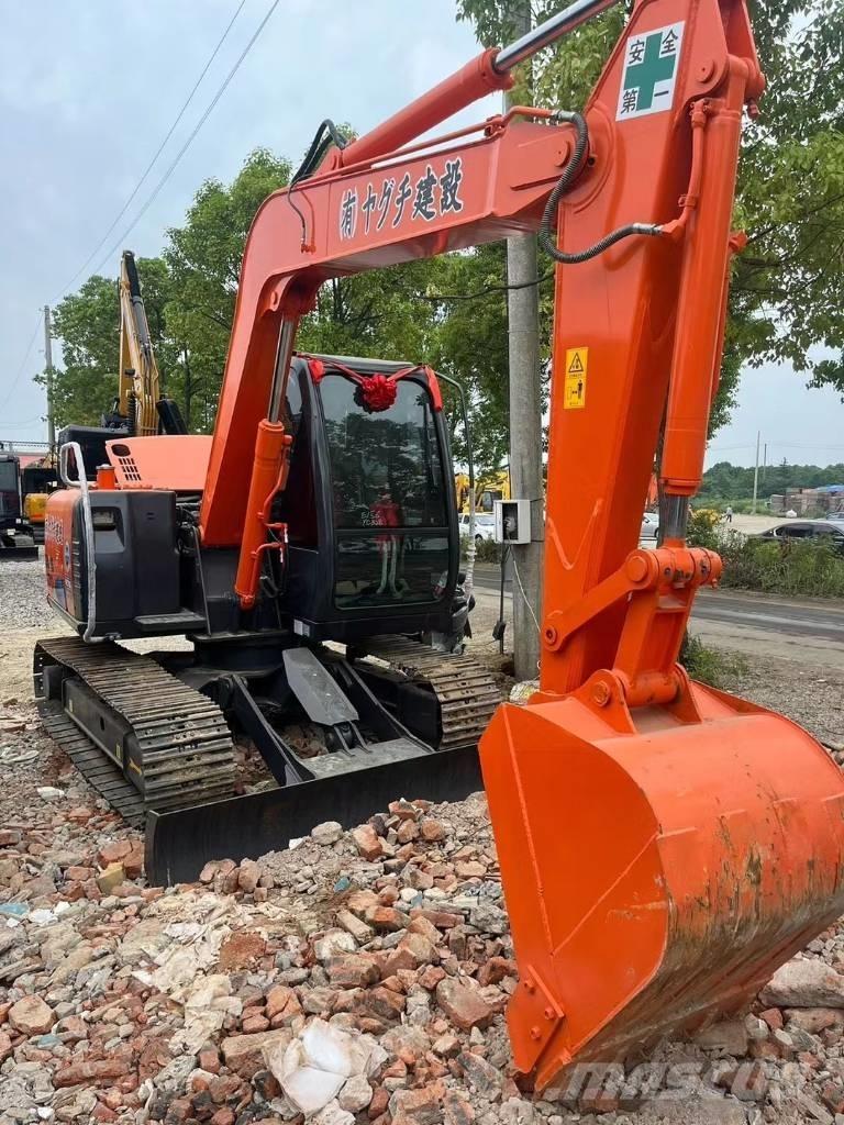 Hitachi ZX70 Väikeekskavaatorid 7t-12t
