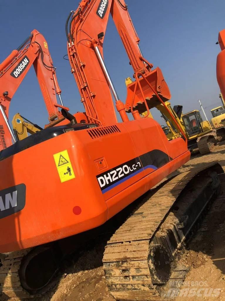 Doosan 220-7 Roomikekskavaatorid