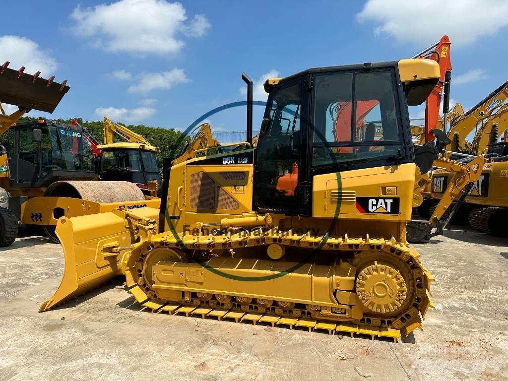 CAT D 5 K Buldooserid