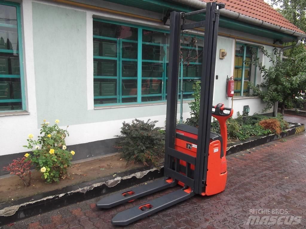 Linde L12 /379/ V-2097 Platvormiga virnastajad
