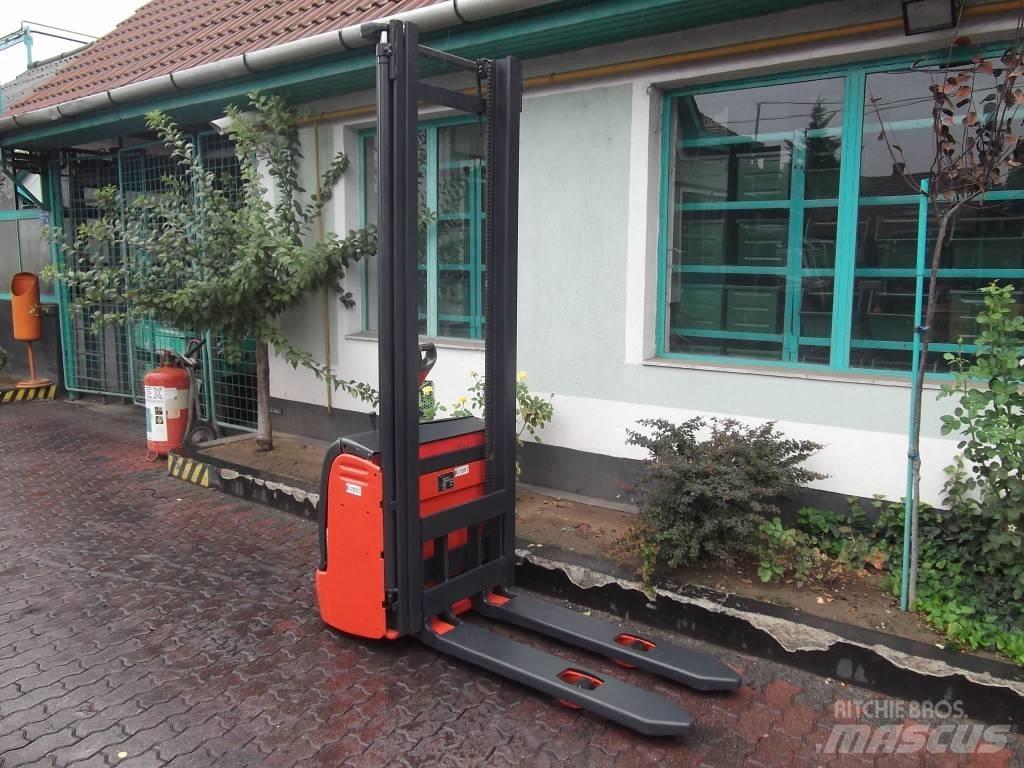 Linde L12 /379/ V-2097 Platvormiga virnastajad