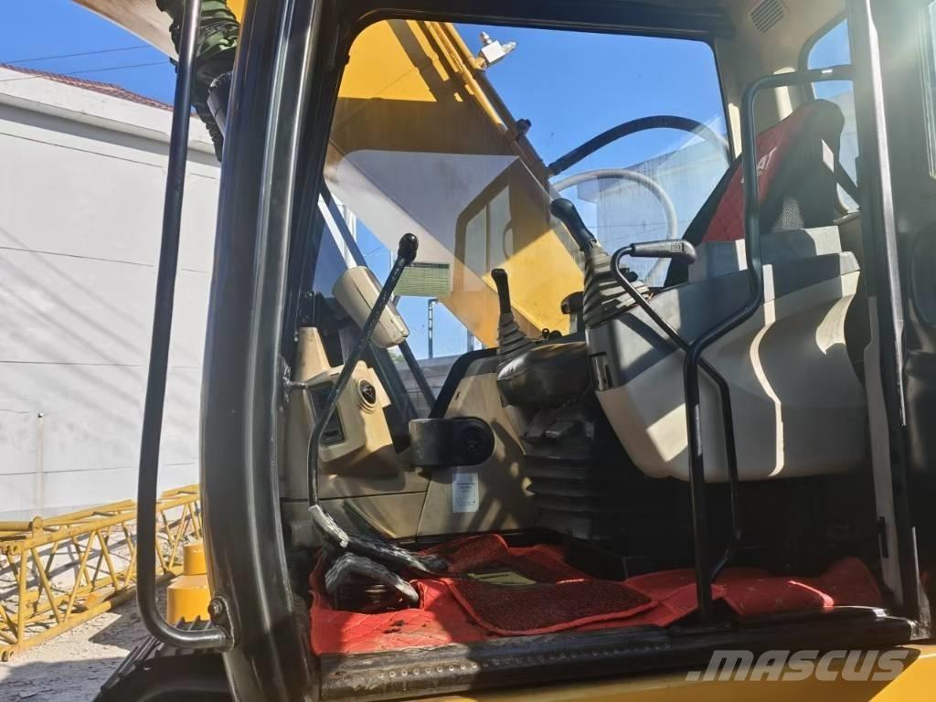 CAT 320 Roomikekskavaatorid