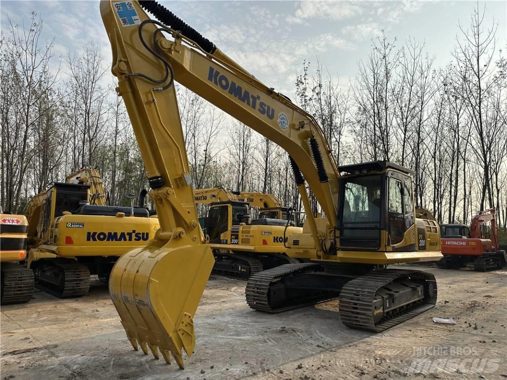 Komatsu PC200-8 Roomikekskavaatorid