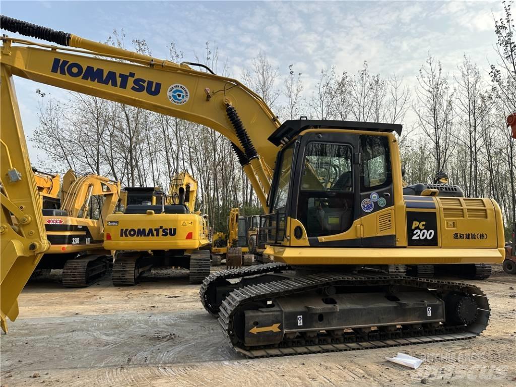 Komatsu PC200-8 Roomikekskavaatorid