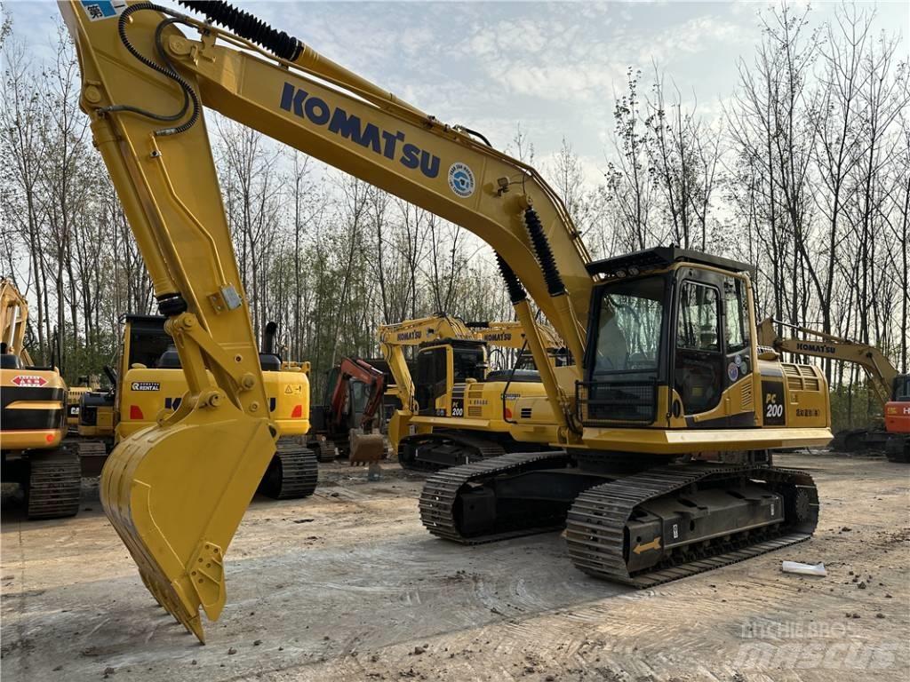 Komatsu PC200-8 Roomikekskavaatorid