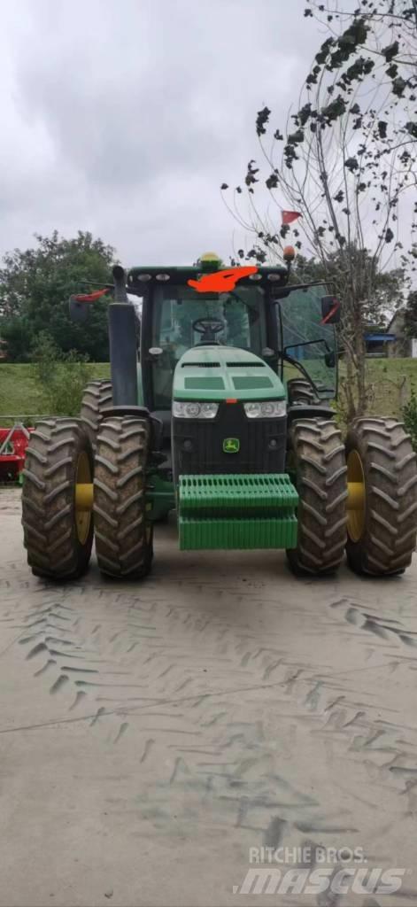John Deere 8R·3204 Traktorid