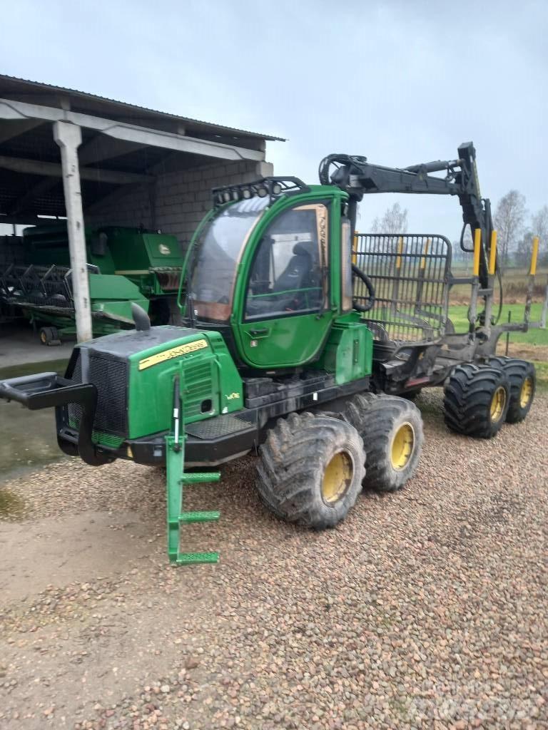 John Deere 810E Forwarderid