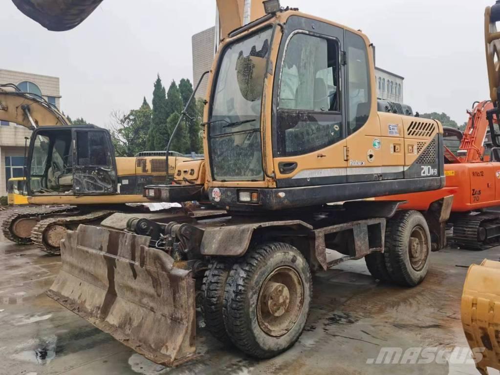 Hyundai R210W-9 Ratasekskavaatorid