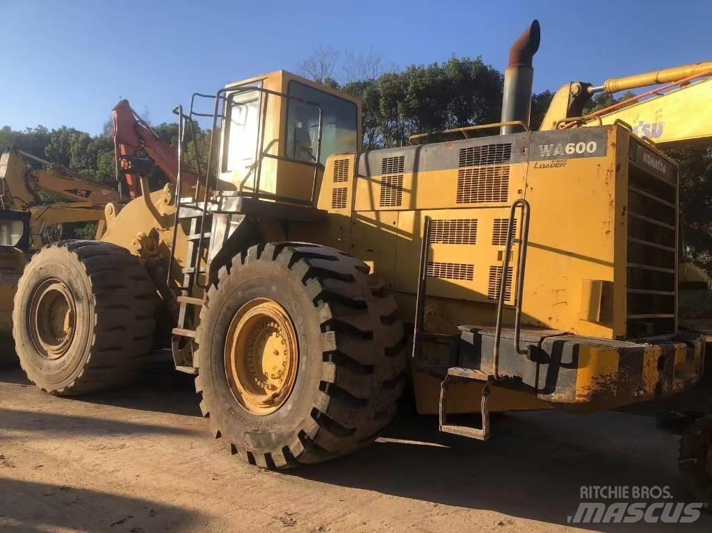 Komatsu WA 600-3 Rataslaadurid