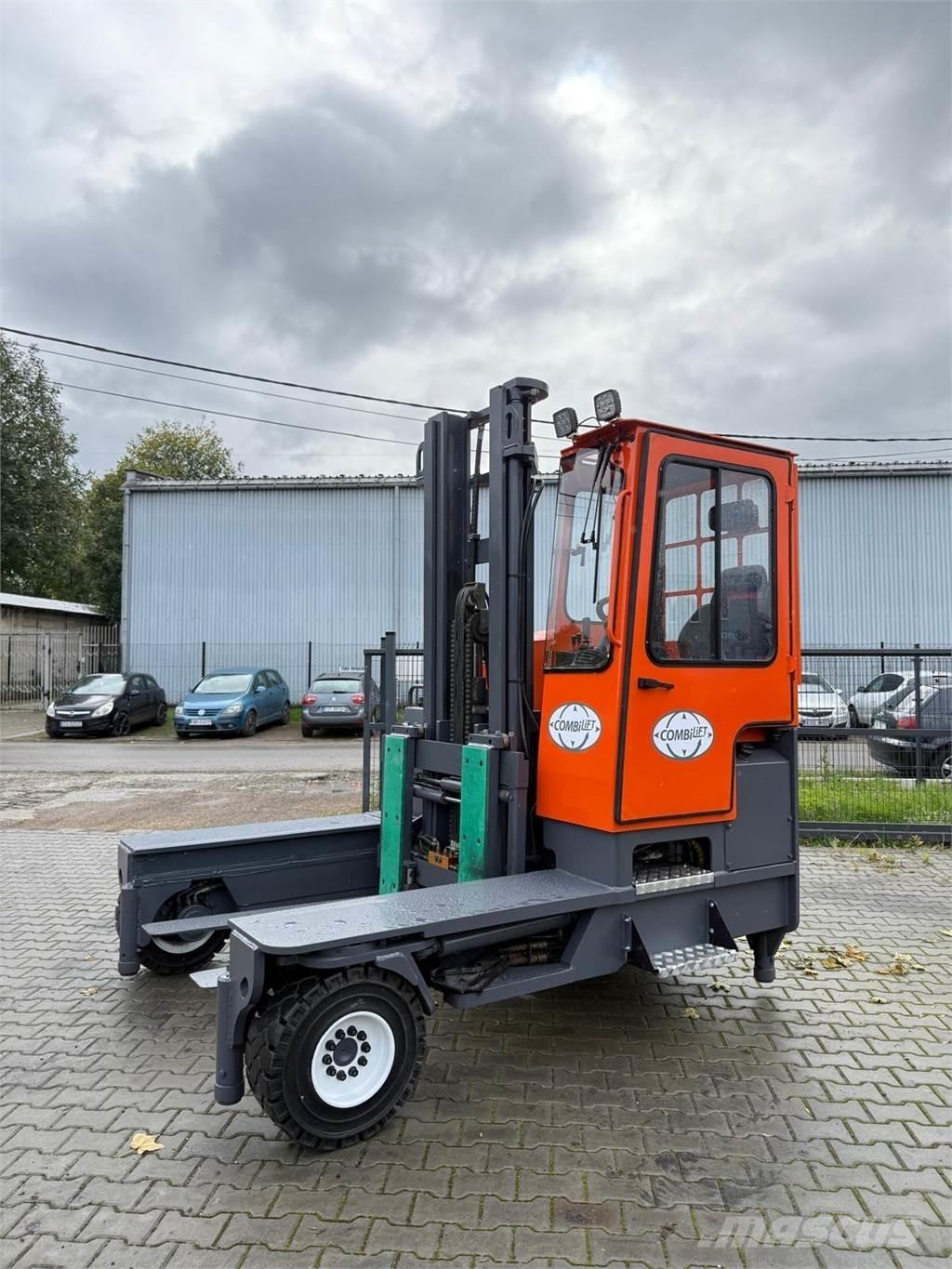 Combilift C5000 XL Neljasuuna lükandmastiga tõstukid