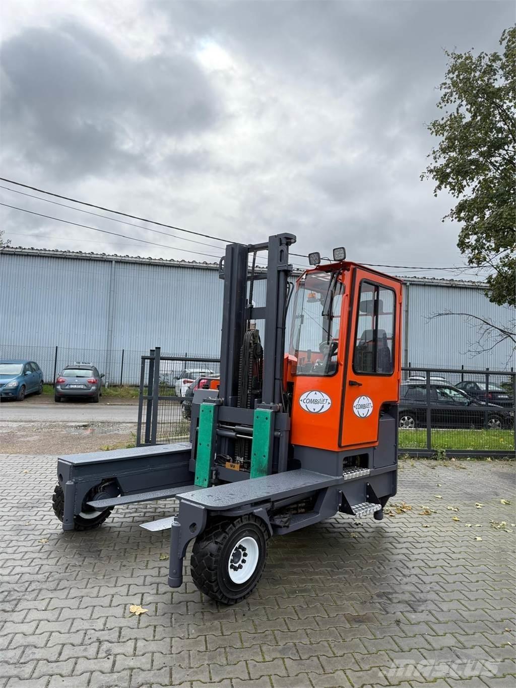 Combilift C5000 XL Neljasuuna lükandmastiga tõstukid