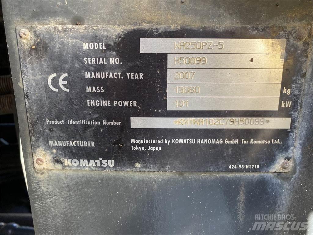 Komatsu WA250PZ-5 Rataslaadurid