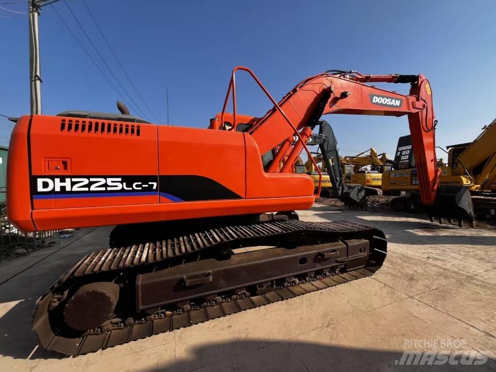 Doosan DH 225 LC-7 Roomikekskavaatorid