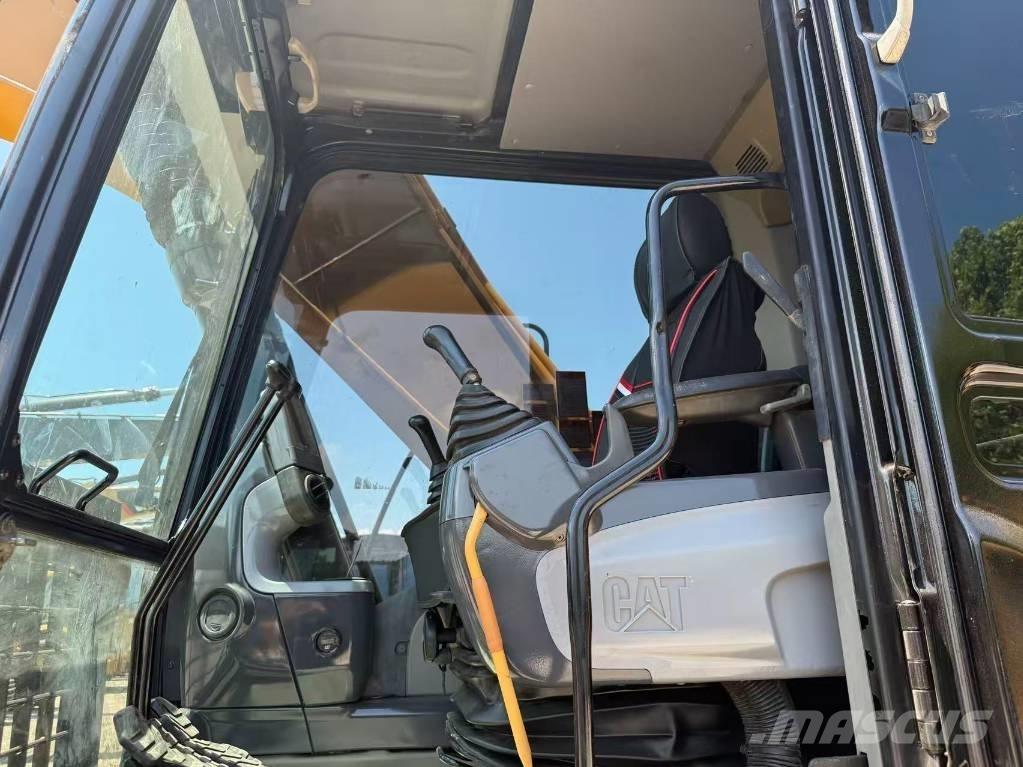 CAT 320 D Roomikekskavaatorid