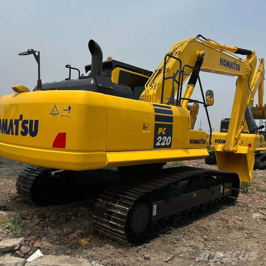 Komatsu 220-8 Roomikekskavaatorid