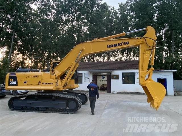 Komatsu PC200-8 Roomikekskavaatorid