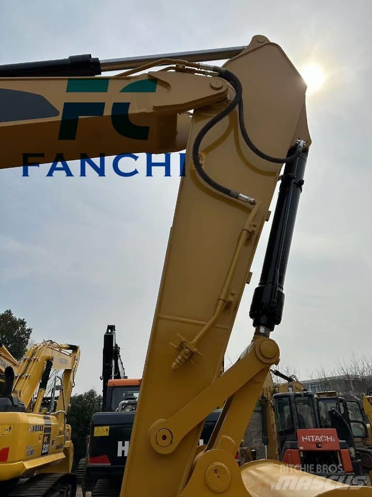 CAT 325 D Roomikekskavaatorid