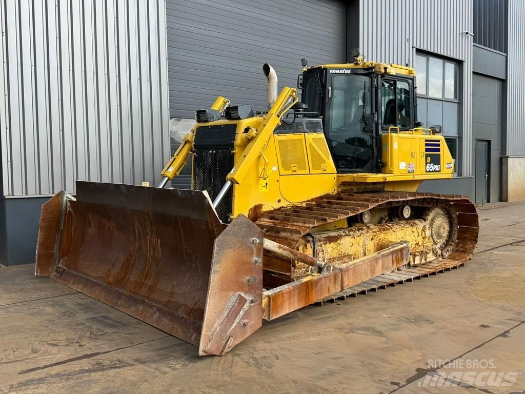 Komatsu D65PXi-18 Buldooserid