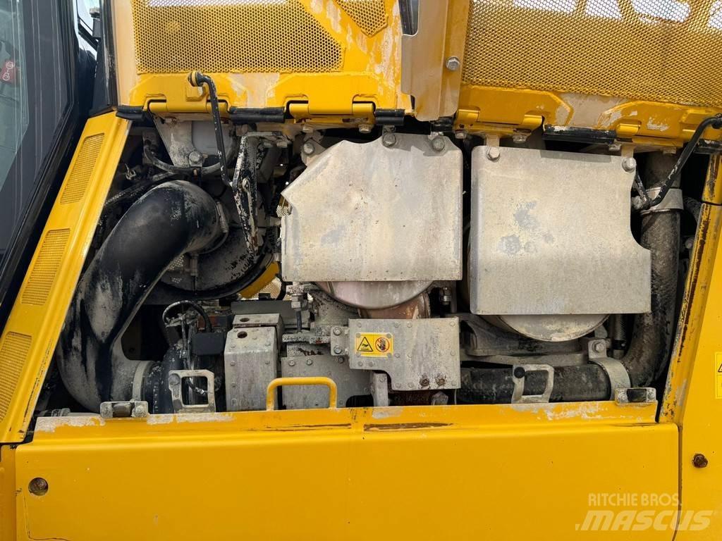 Komatsu D65PXi-18 Buldooserid