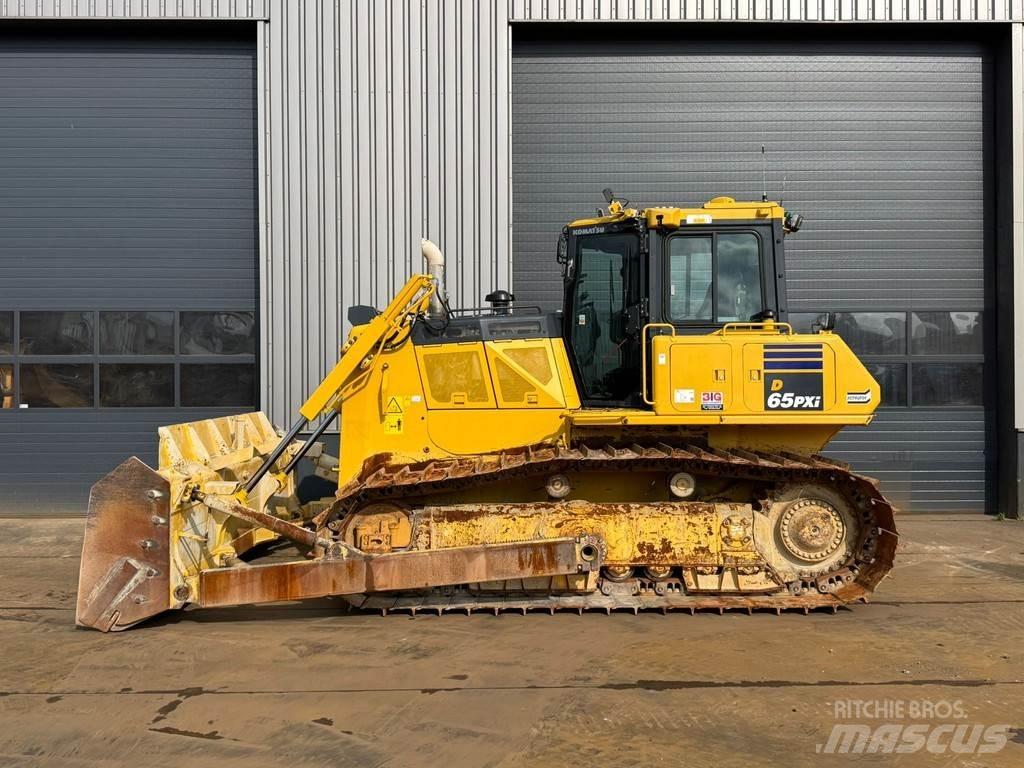 Komatsu D65PXi-18 Buldooserid
