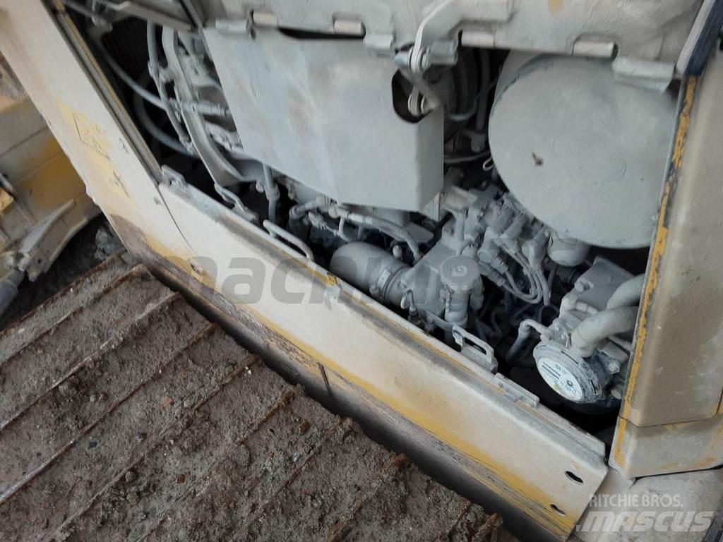 Komatsu D65PXi-18 Buldooserid