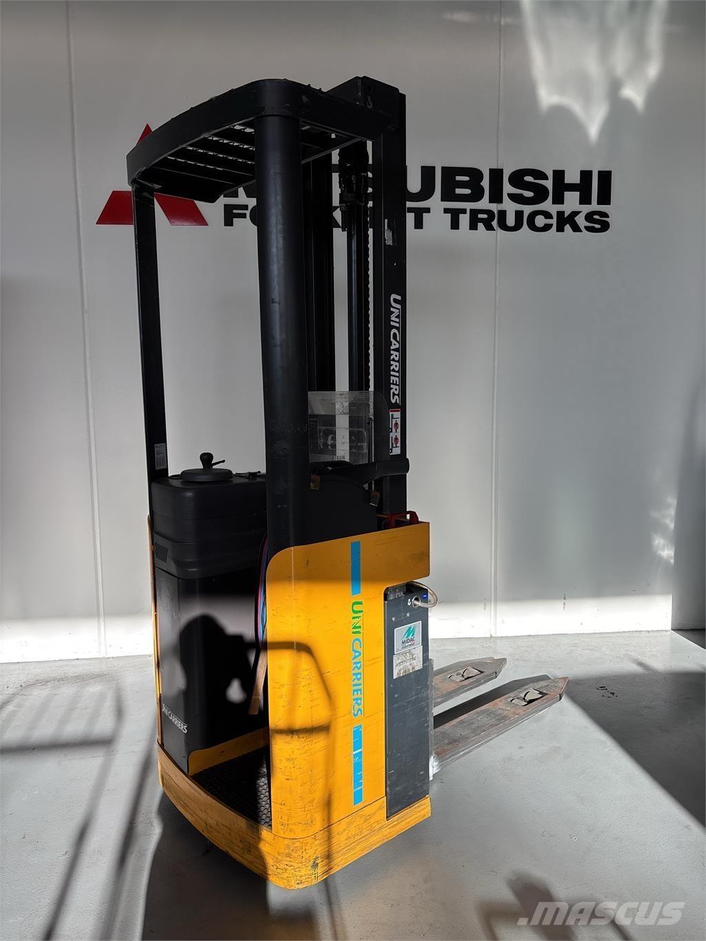 Atlet A160 Platvormiga virnastajad