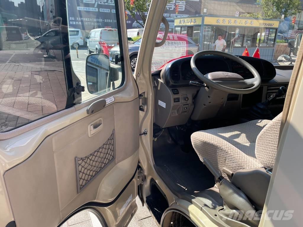 Toyota Coaster Bus Väikebussid