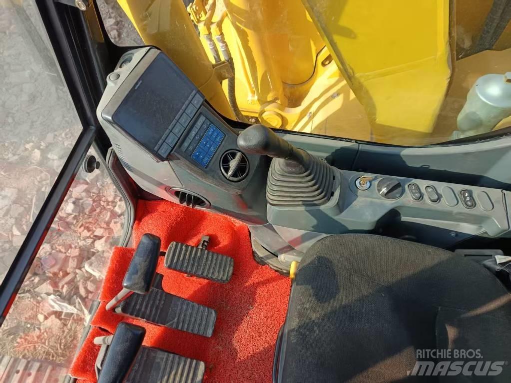 Komatsu PC138US Roomikekskavaatorid