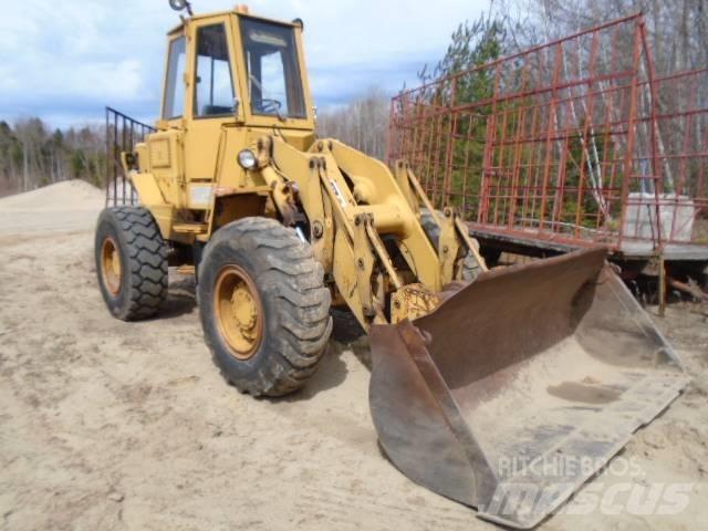 CAT 930 Rataslaadurid