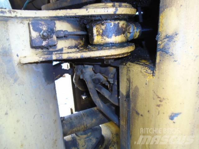 CAT 930 Rataslaadurid