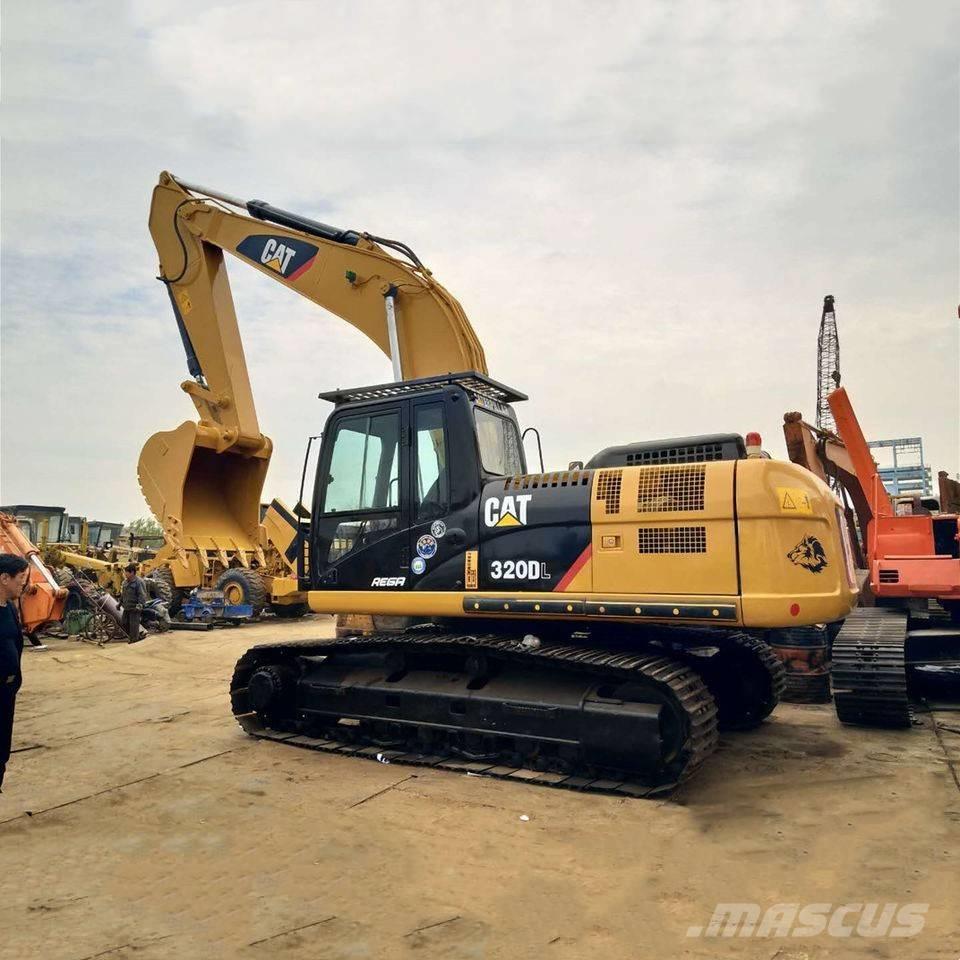 CAT 320D Roomikekskavaatorid