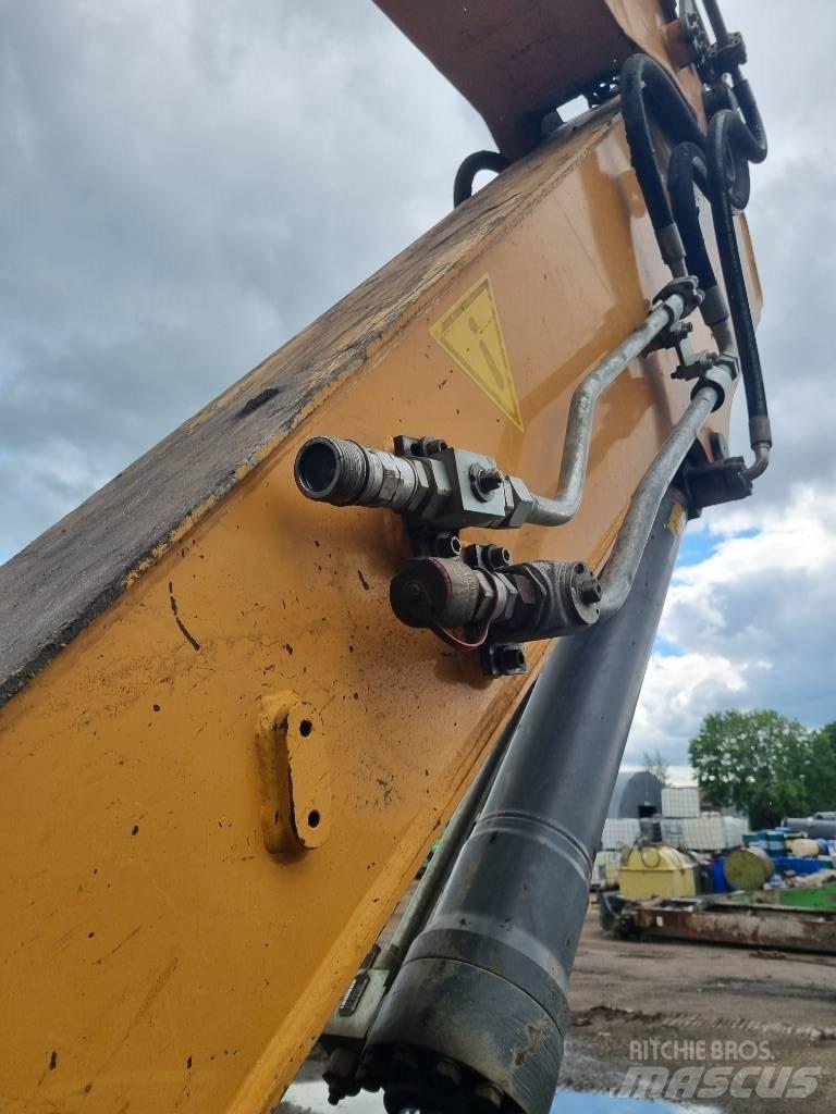 Liebherr R 922 Roomikekskavaatorid