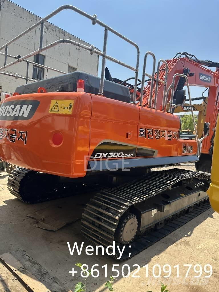 Doosan DX 300 Väikeekskavaatorid 7t-12t