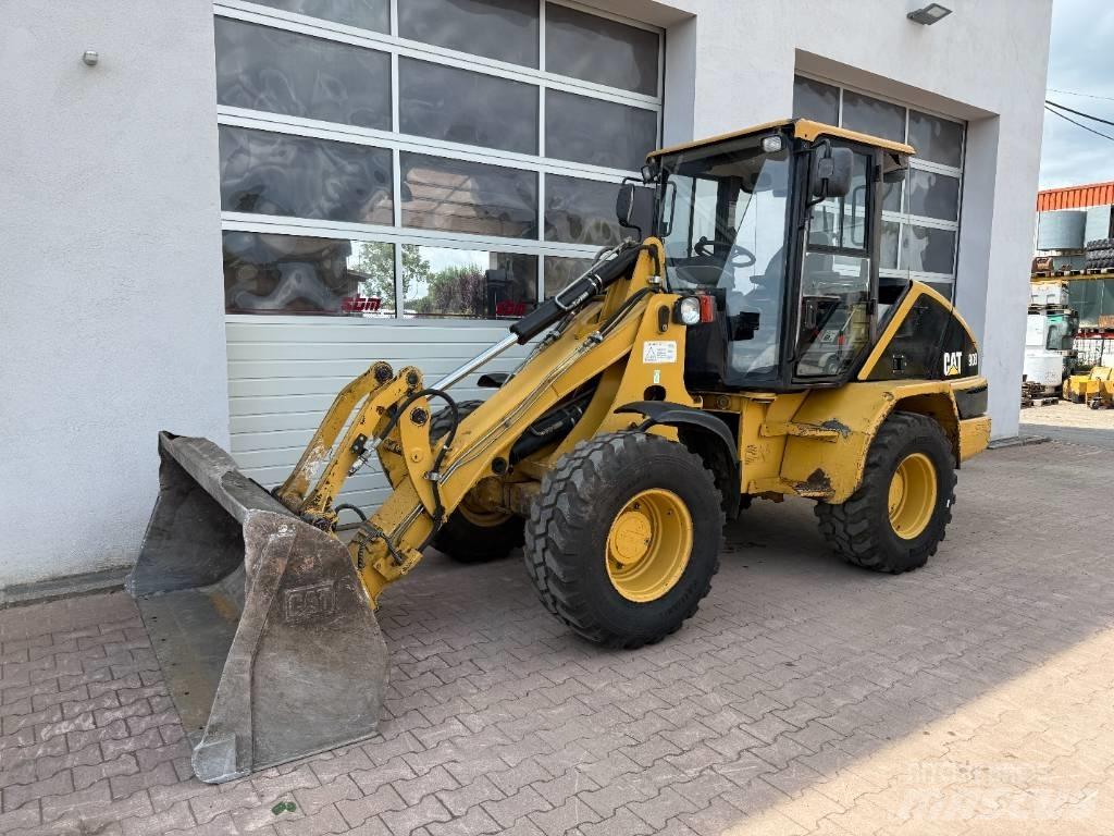 CAT 908 Rataslaadurid