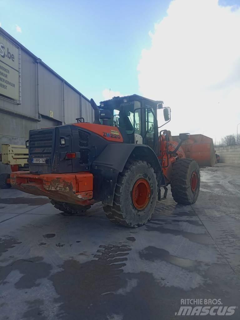 Hitachi ZW 220-6 Ratasekskavaatorid