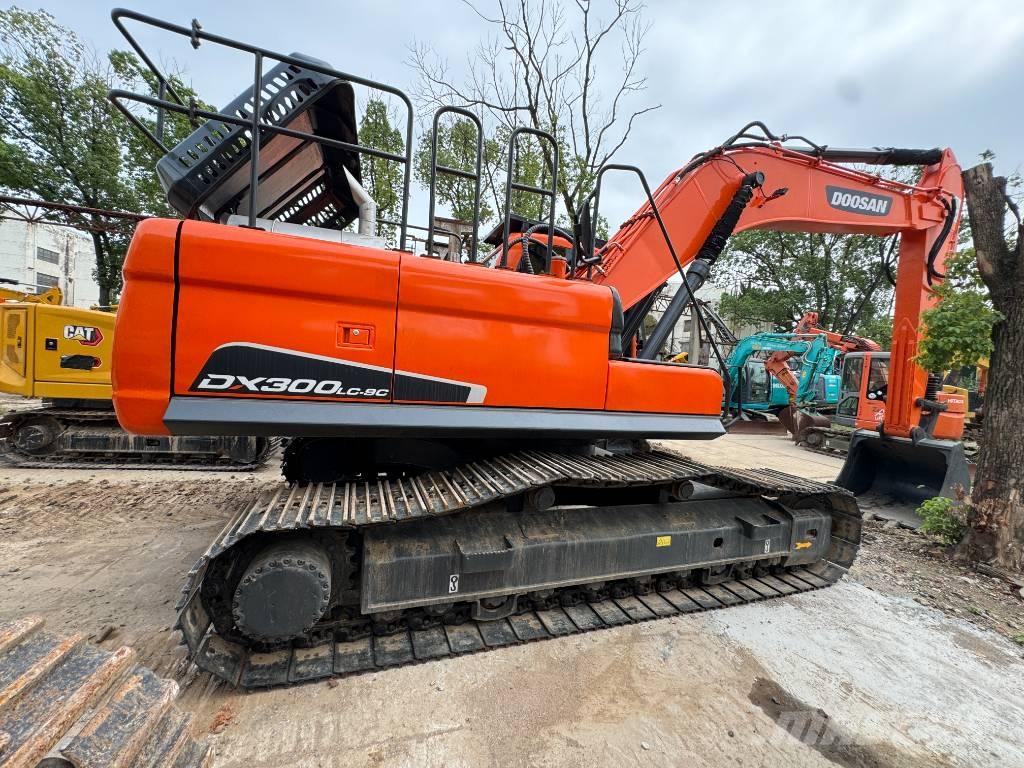 Doosan DX 300 Roomikekskavaatorid