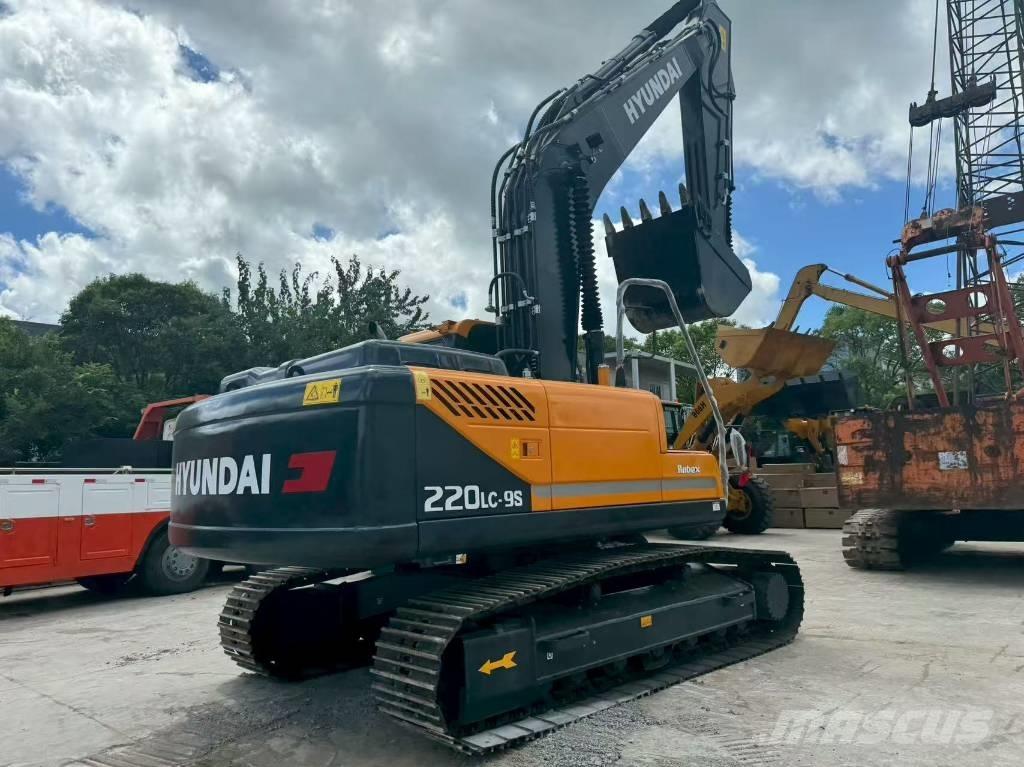 Hyundai r220lc-9s Väikeekskavaatorid 7t-12t