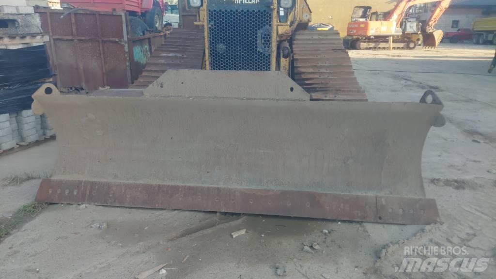 CAT D 4 LGP Buldooserid