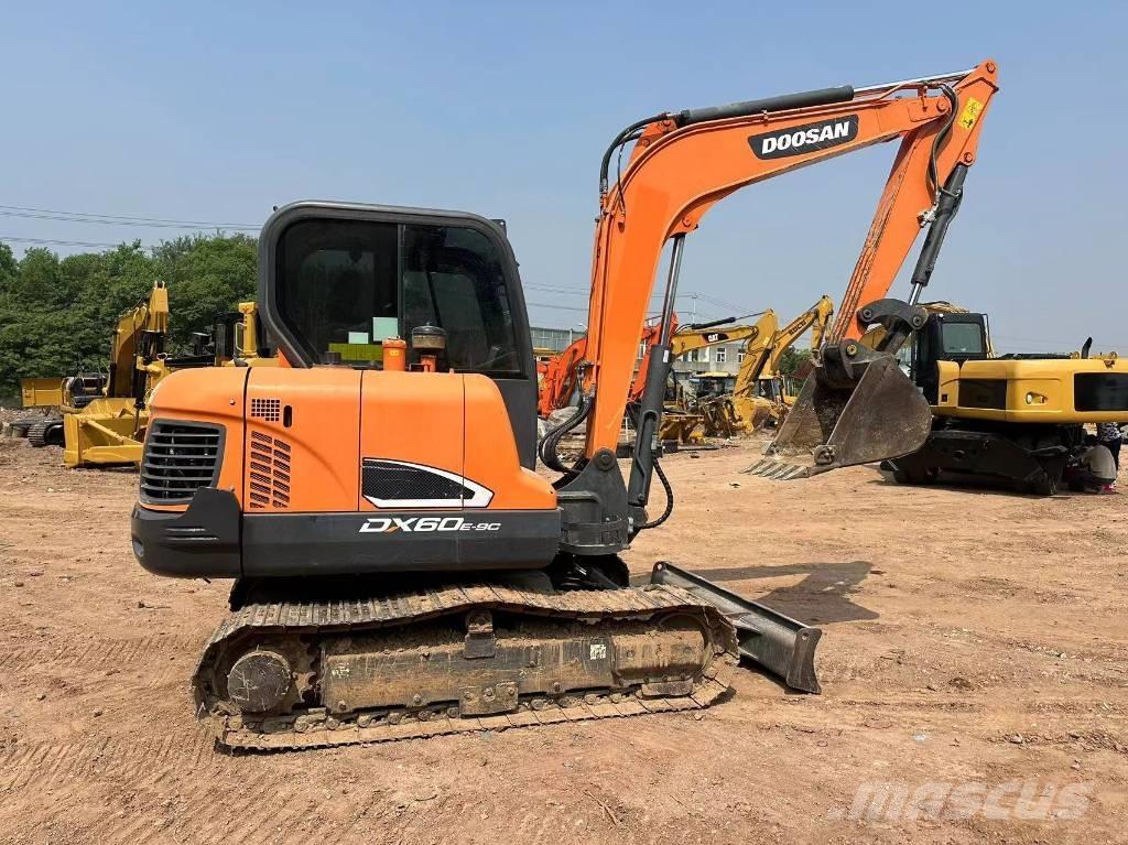 Doosan DX 60 Roomikekskavaatorid