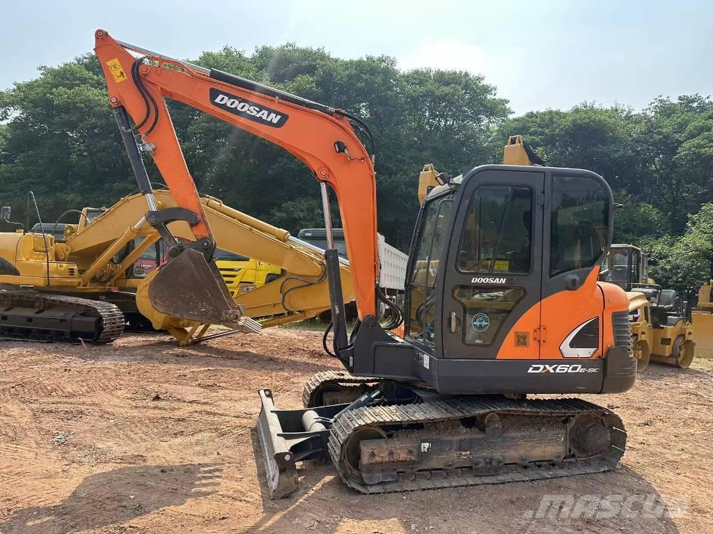 Doosan DX 60 Roomikekskavaatorid