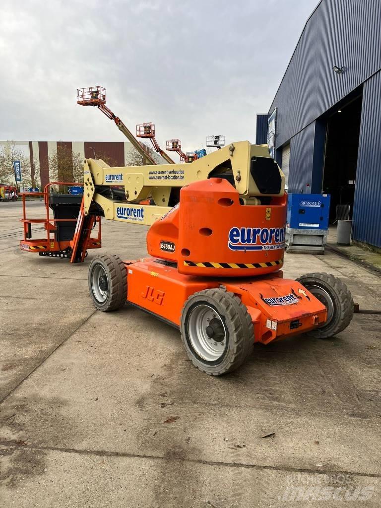 JLG E 450 AJ Iseliikuvad poomtõstukid