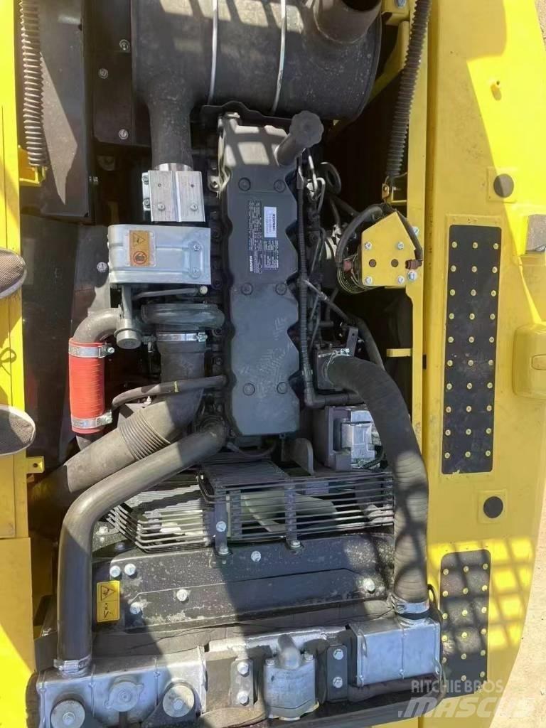 Komatsu 210LC-8 Roomikekskavaatorid